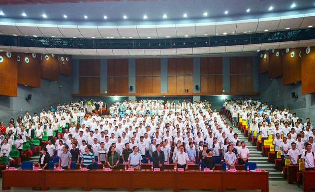 公海赌赌船官网jc710全体新生奏唱哈工大之歌